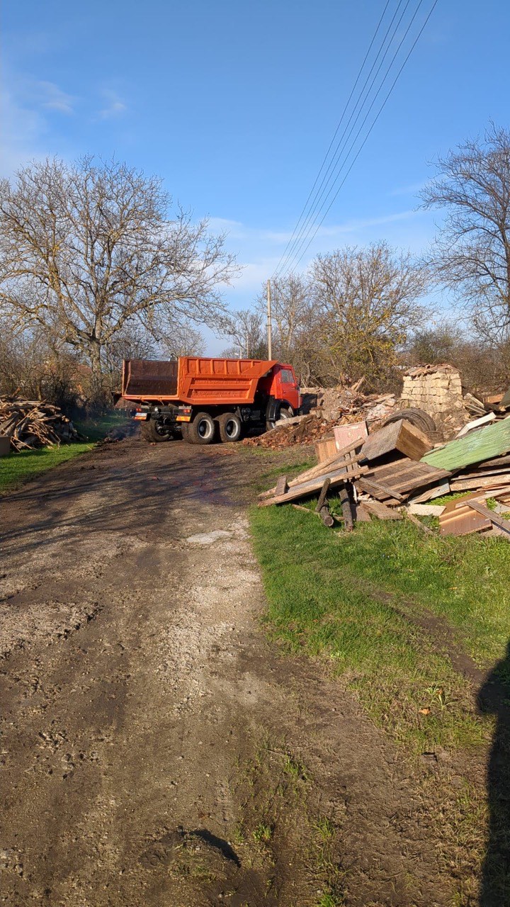 Truck removing debris from the Kiten KOIVU site after demolition